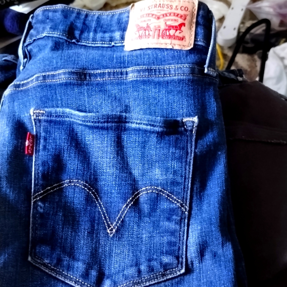 Women's Levi's mid rise jeans